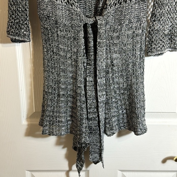 Tie Front Open knit black and white Cardigan - Picture 3 of 9